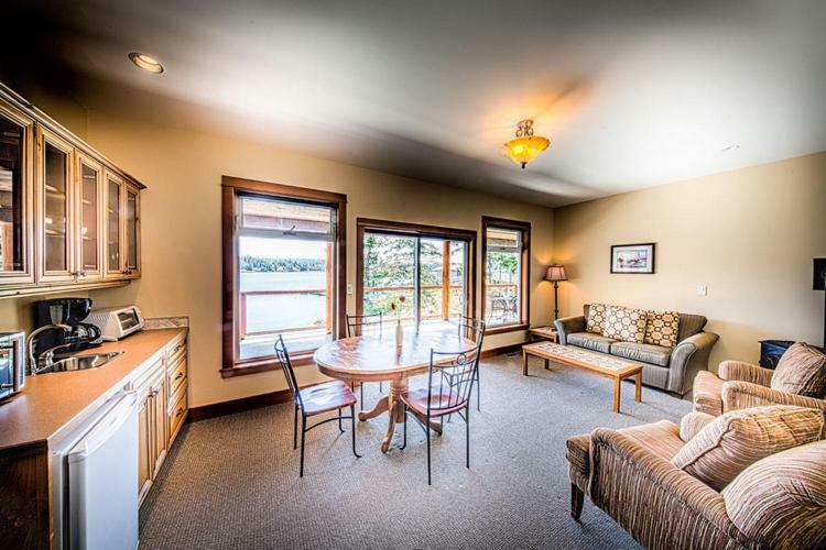Gowlland Harbour Resort Heriot Bay Экстерьер фото