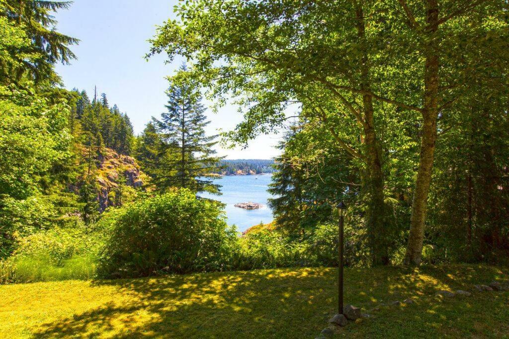 Gowlland Harbour Resort Heriot Bay Экстерьер фото